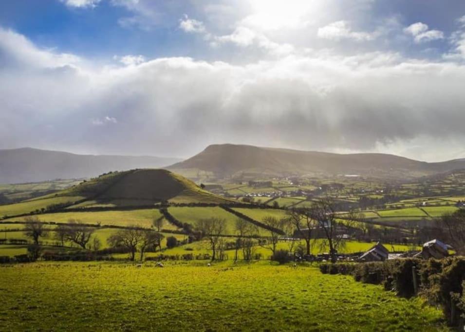 Cushendall Stables Bagian luar foto